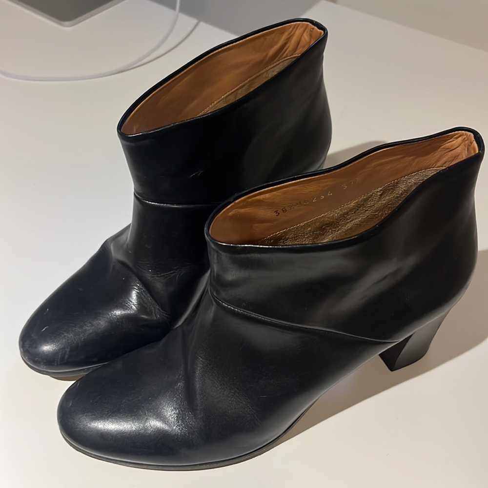 Maison Margiela booties. Well loved but extremely amazing quality. - Picture 4 of 9